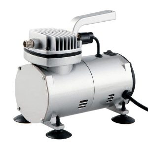 Brezoljni batni zračni kompresor